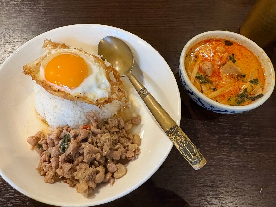 スアンサワン赤坂のガパオ＆ゲーンペッガイ